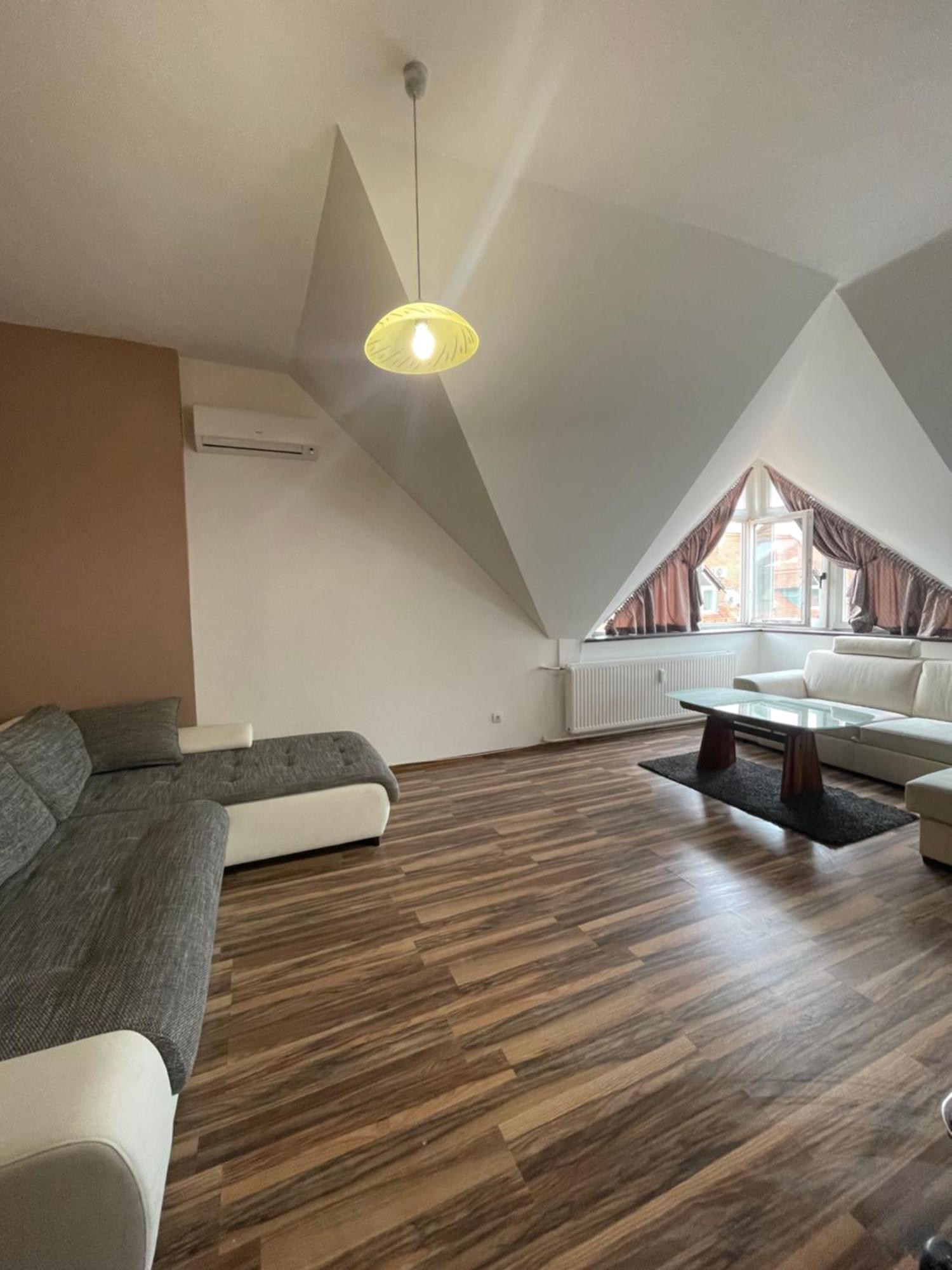 Palank Apartman Mosonmagyaróvár Dış mekan fotoğraf
